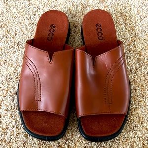 Ecco Shock Point leather sandals - Medium brown - size 38- felted footbed. NWT